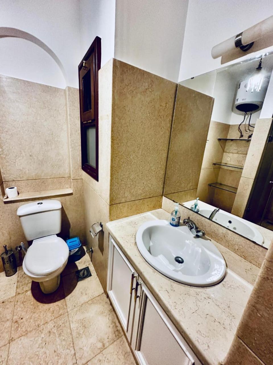 2bedroom In West Golf Apartment *